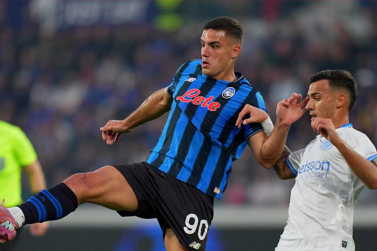 Krstovic prova ad intervenire su un pallone vagante