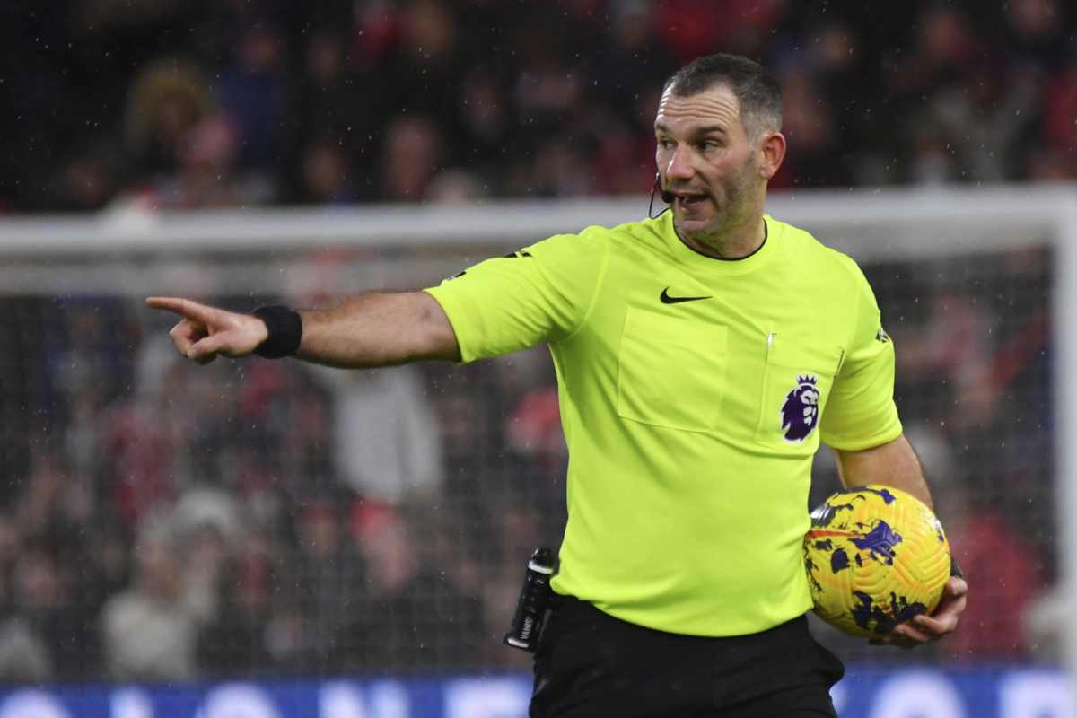 L'arbitro Tim Robinson