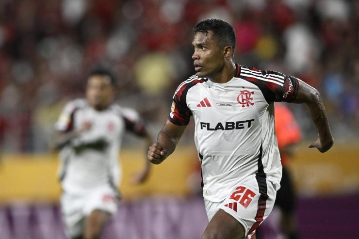 Alex Sandro in azione