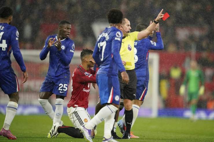 Un'espulsione durante una partita del Chelsea
