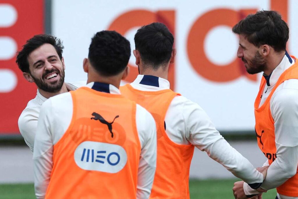 Bernardo Silva in gruppo