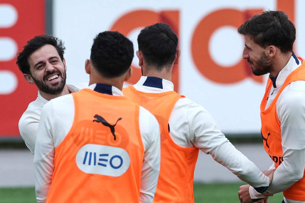 Bernardo Silva in gruppo