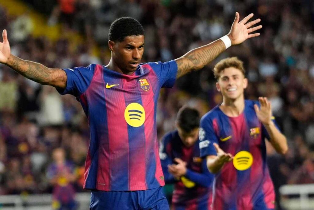 Rashford esulta con i suoi compagni