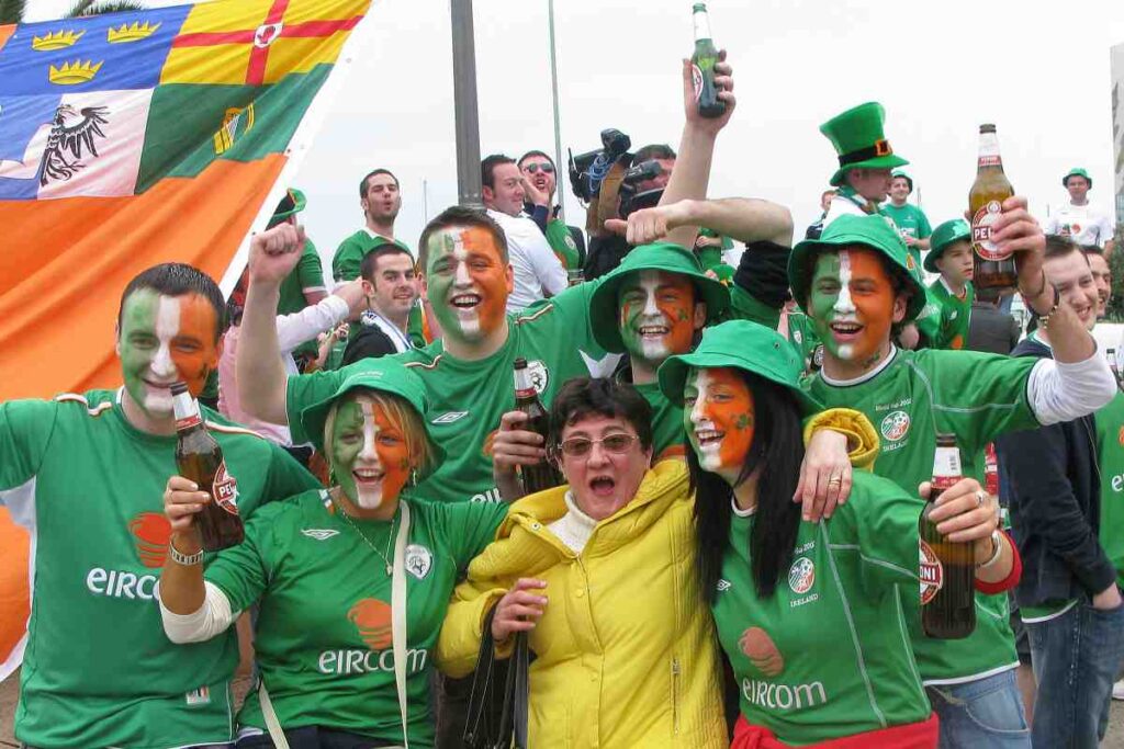 Tifosi Irlanda che fanno festa