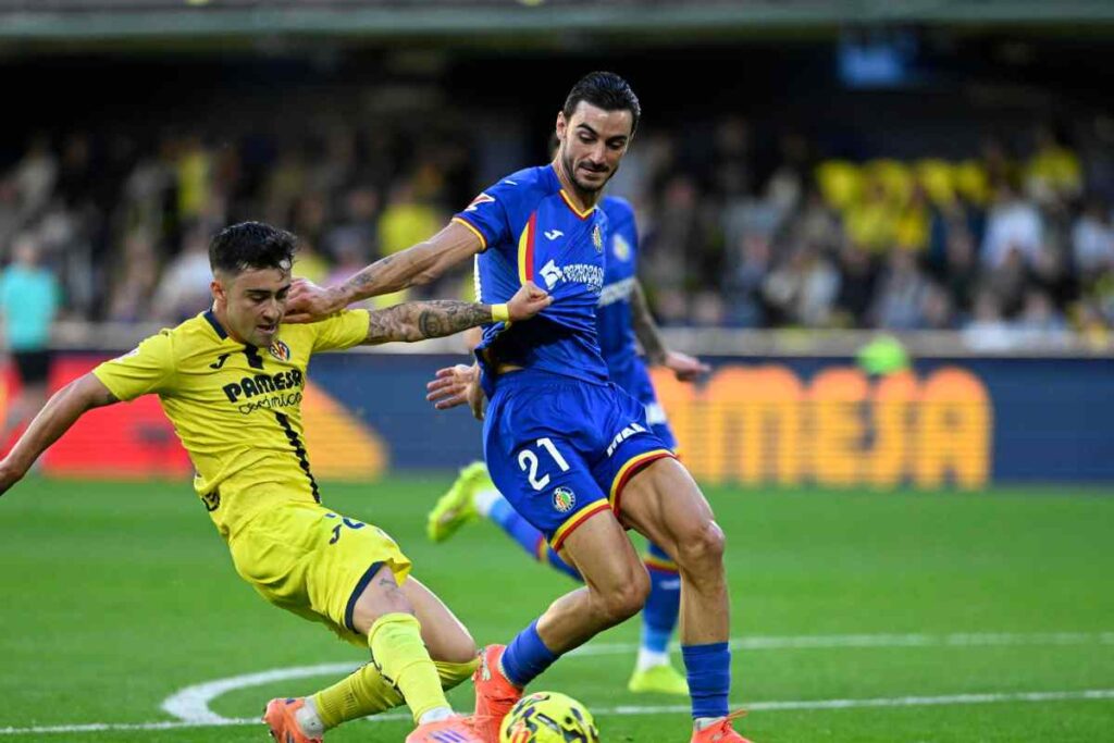 Attaccante del Getafe in azione