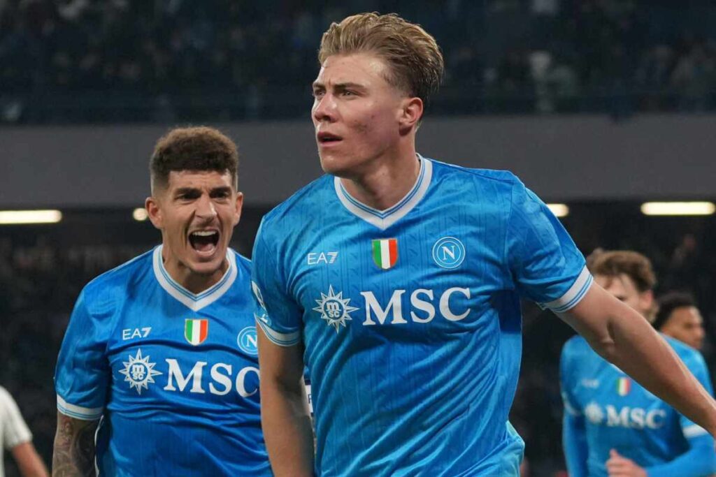 Rasmus Hojlund in compagnia di Di Lorenzo