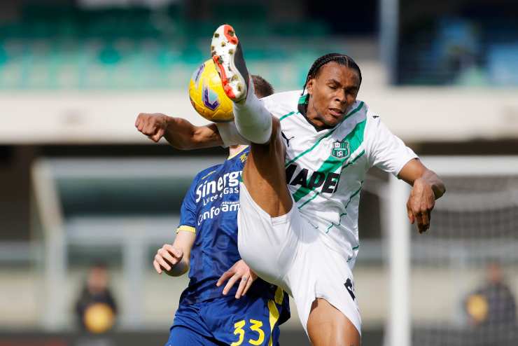 Laurienté alza il piede