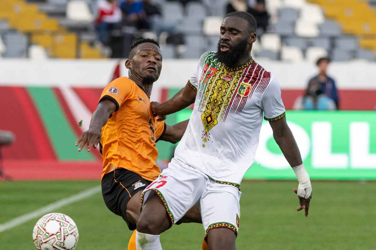 Scontro di gioco in mezzo al campo