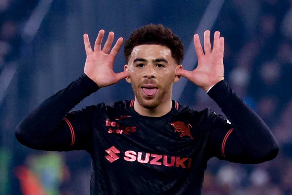 Adams esulta per il gol