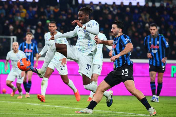 Bisseck intercetta un pallone vagante