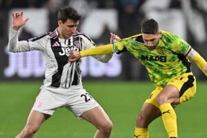 Cambiaso con la maglia trattenuta