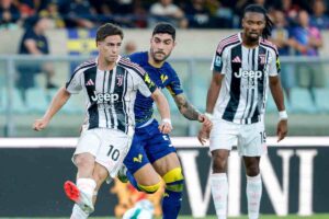 Kenan Yildiz porta avanti il pallone